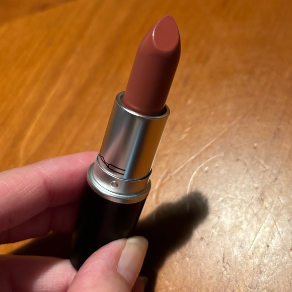 MAC Matte Lipstick Velvet Teddy - Picture 4 of 16